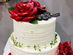红玫瑰14寸动物奶油蛋糕-艾加柒克蛋糕茶歇甜品台(春熙路店)