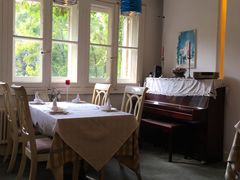 靠窗位-成桂西餐厅·42年的味道(五大道疙瘩楼店)