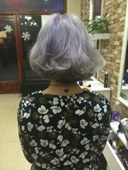 灰色短发搭配个性蓝色挑染-茉缇专业美发