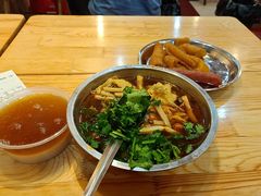 -柳州肥姨妈大骨螺蛳粉(东靖路店)