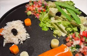 Train Head Special Niçoise Salad