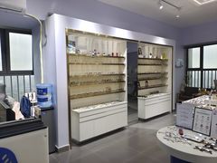 -视野联行眼镜•蔡司•依视路(温江店)