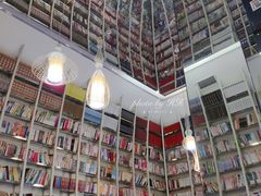 -钟书阁(松江泰晤士小镇店)