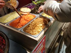 自助取餐区-三兄弟高炉烧饼