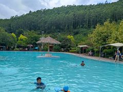 -十万大山布透温泉