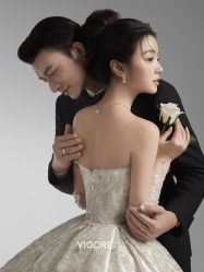 -雪中彩影婚纱摄影·微光艺术中心