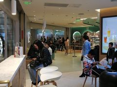 等位区-奈雪的茶(亨特国际广场店)