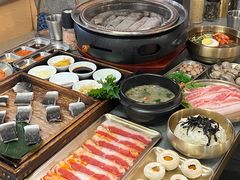 -围炉肉舍•炭烤活鳗•丹东海鲜烤肉(步行街店)