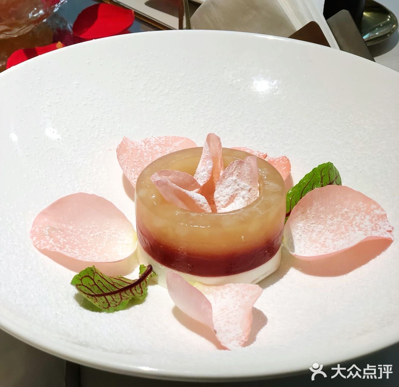 这次朋友定了位置，特意避开饭点