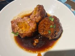 鸭蛋黄狮子头-梅飞酒家(桑园路店)
