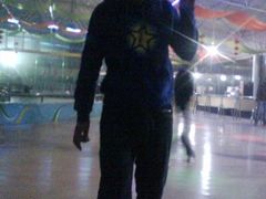 -奔马滚轴溜冰场