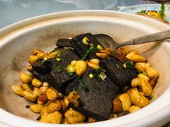 煲烧自制黑豆腐-五缘水乡酒店兰轩中餐厅