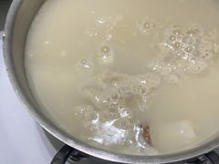 -红鼎豆捞·非遗鲍皇汤火锅(宝丰路店)