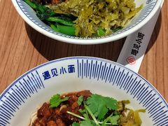 酸菜卤肉面-遇见小面(凯德广场店)