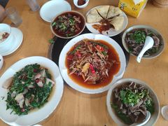 -大众跷脚牛肉馆·非遗传承单位(峨眉山店)