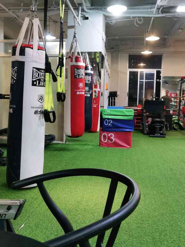 打分 90 /人 设备齐全,教练都很认真,很奈斯!