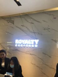 -罗亚帝造型·烫发染发