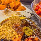 南京探店丨有剥虾师的龙虾店，你见过吗！
