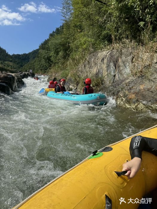 龙井峡漂流图片