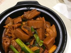 南乳莲藕焖猪手-德烨酒家