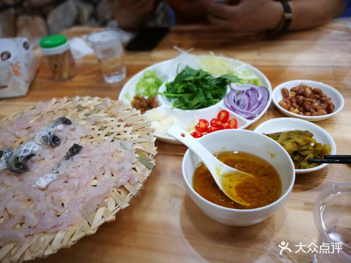 官塘鱻鱻鱼生图片