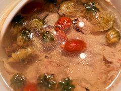 杞皇菊花炖黑豚肉-炳胜私厨(万象前海店)