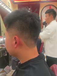 -东方先生国潮男士理发馆