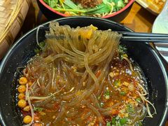 -爆炸头阿姨小四川正宗川味小吃(无任何分店)