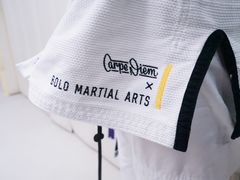 -菠萝格斗巴西柔术训练馆