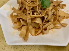 -东巴谷野生菌火锅餐厅