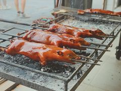 姐妹烤乳猪-姐妹四更烤猪店