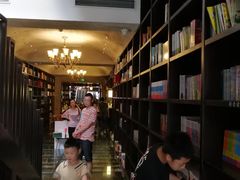 -钟书阁(松江泰晤士小镇店)