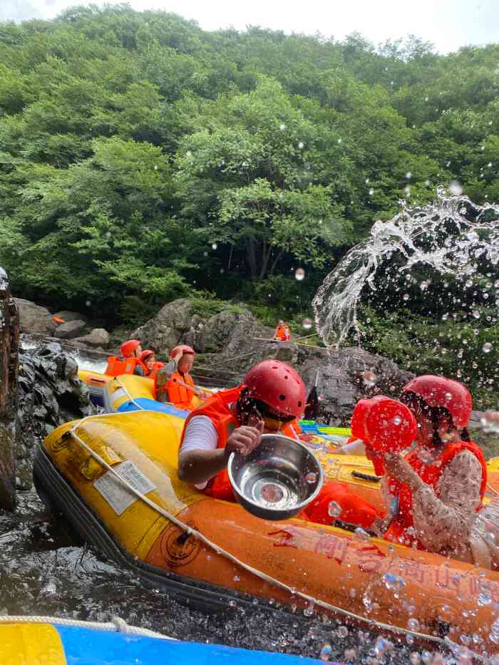 金刚台峡谷漂流-"金刚台景区是一座集红色旅游,山水观光,田.