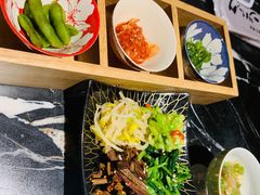 -山川小町·极番烧肉(新地假日广场店)