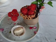 杨梅鳕鱼球-柳莺湖上·湖景餐厅·江南菜(西湖店)