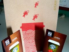两袋VIA配这么大袋子，还是鱼鱼，很喜庆-星巴克(长春世纪鸿源店)