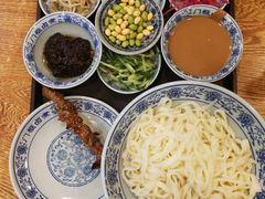 老北京炸酱面-门框胡同百年卤煮(新街口店)