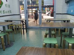 大堂-碗主炭烧米线(交大二村店)