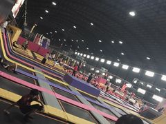 -嘿哟动霸CHUA·新潮玩运动娱乐中心·蹦床滑冰团建乐园