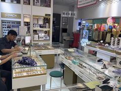 -美式眼镜·授权蔡司.依视路.尼康.豪雅.明月(人民广场店)