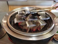 -围炉肉舍•炭烤活鳗•丹东海鲜烤肉(步行街店)