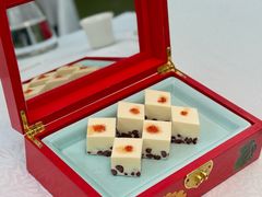 首饰盒牛奶红豆糕-品海楼·大连海鲜·北派海肠捞饭(老虎滩·渔人码头店)