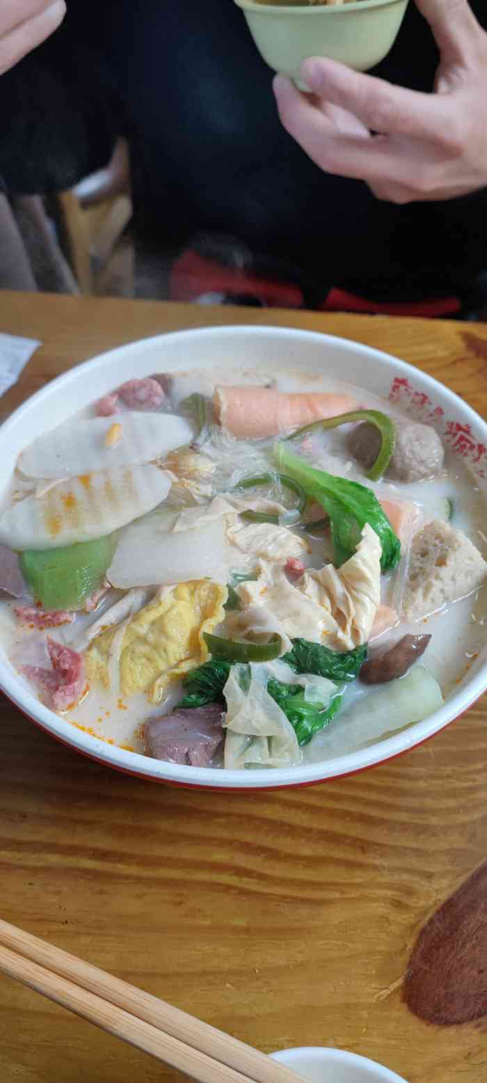 辣么疯狂双骨瓦罐麻辣烫(沈杜公路店)-"[薄荷]环境:沈杜公路站1/2号口