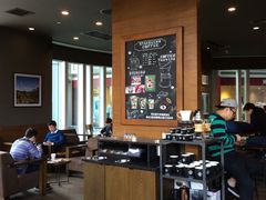 大堂-星巴克臻选(深圳龙华红山天虹店)