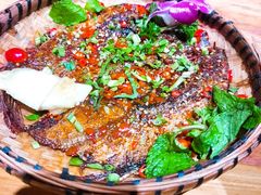 -老滇山寨•云南特色菜•地方菜•民族风情歌舞表演(金碧店)