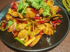 -曼听小寨海鲜烧烤·大连辣炒大王(盖州街店)