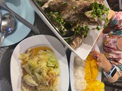 -席娜卡琳火车铁道夜市