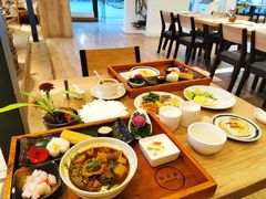 -乐领拈花溪·林涧食韵