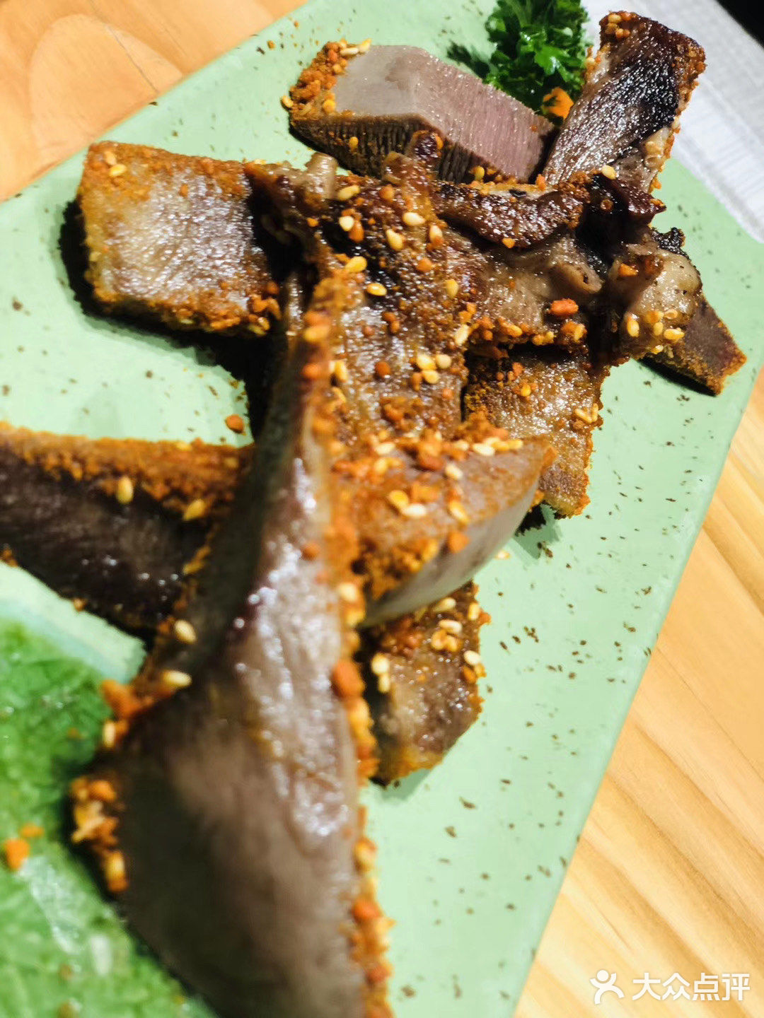 强推！三文鱼真的很新鲜，我一口下去好满足