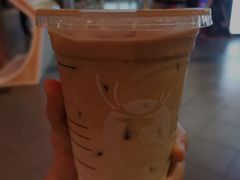 双杯椰云拿铁-瑞幸咖啡(泊寓瑞达公寓店)